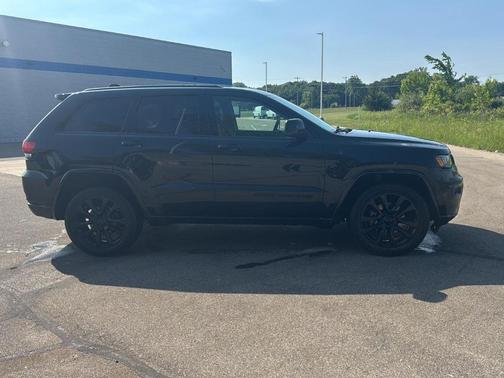 Diamond Black 2017 Jeep Grand Cherokee Altitude