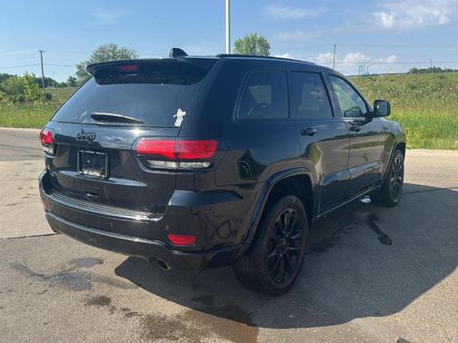 Diamond Black 2017 Jeep Grand Cherokee Altitude