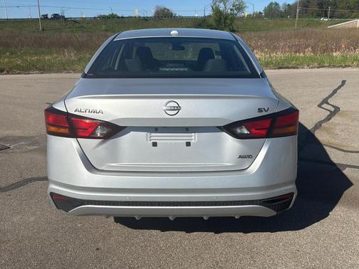 Brilliant Silver Metallic 2024 Nissan Altima 2.5 SV