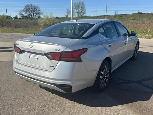 Brilliant Silver Metallic 2024 Nissan Altima 2.5 SV