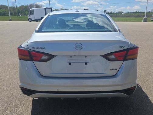 Brilliant Silver Metallic 2024 Nissan Altima 2.5 SV