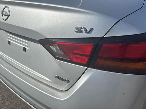 Brilliant Silver Metallic 2024 Nissan Altima 2.5 SV