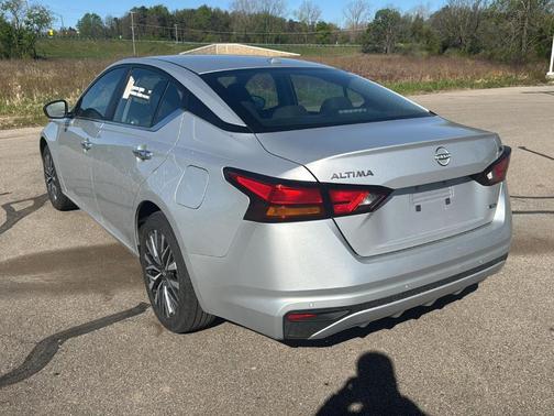 Brilliant Silver Metallic 2024 Nissan Altima 2.5 SV