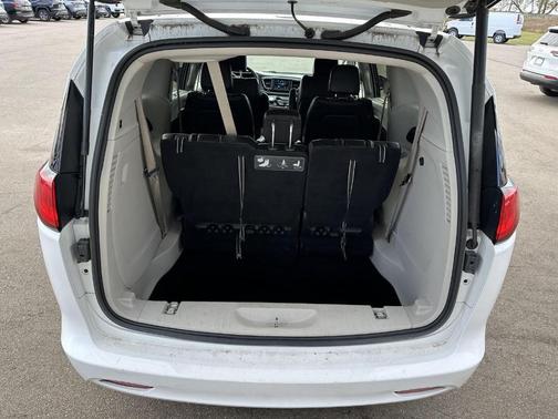 2020 Chrysler Voyager LXI