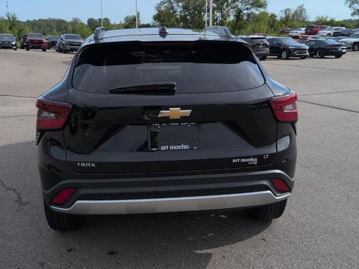 Mosaic Black Metallic 2025 Chevrolet Trax LT