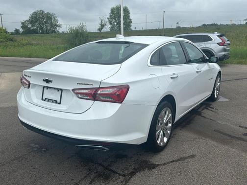 Summit White 2019 Chevrolet Malibu Premier
