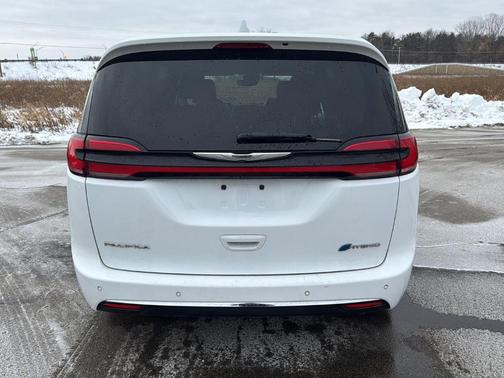 2022 Chrysler Pacifica Hybrid Touring L