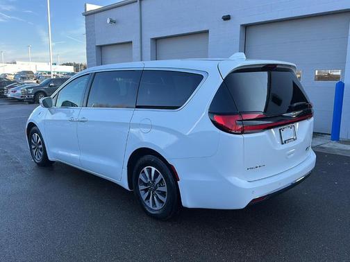 2022 Chrysler Pacifica Hybrid Touring L