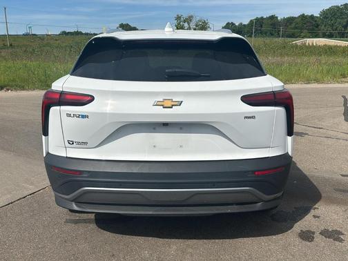 Summit White 2024 Chevrolet Blazer EV eAWD LT