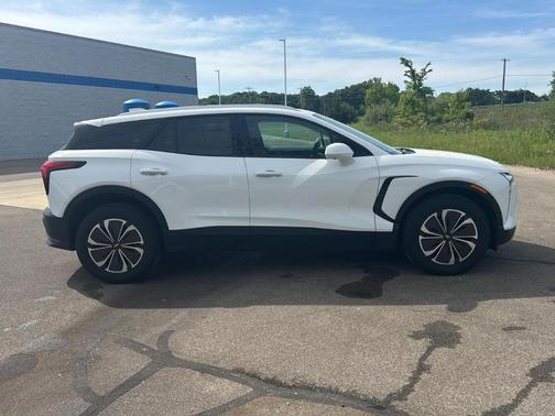 Summit White 2024 Chevrolet Blazer EV eAWD LT