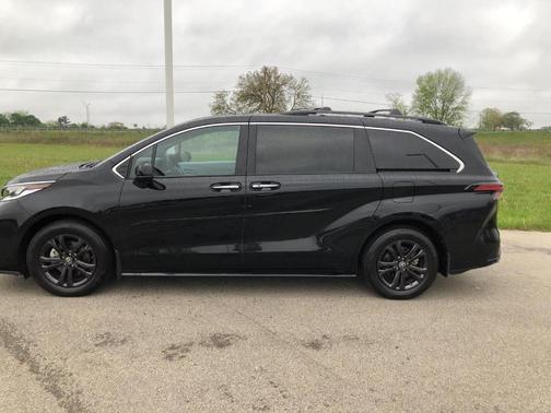 2024 Toyota Sienna XSE 7 Passenger