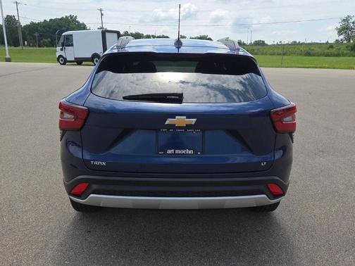 Blue Glow Metallic 2024 Chevrolet Trax LT