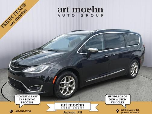 Brilliant Black Crystal Pearlcoat 2017 Chrysler Pacifica Limited