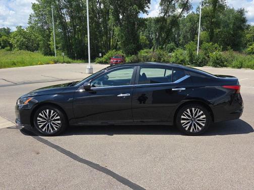 Black 2025 Nissan Altima SV