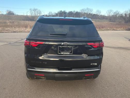 Mosaic Black Metallic 2022 Chevrolet Traverse Premier