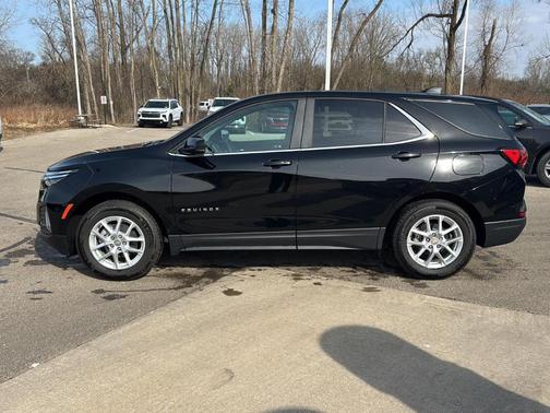 Mosaic Black Metallic 2023 Chevrolet Equinox 1LT
