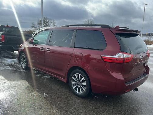 2018 Toyota Sienna XLE