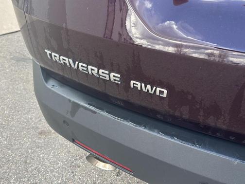 Black Currant Metallic 2019 Chevrolet Traverse LT Cloth