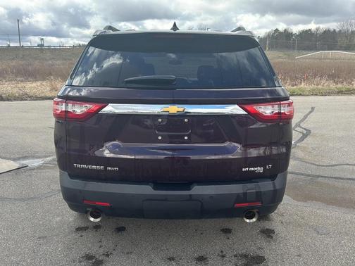 Black Currant Metallic 2019 Chevrolet Traverse LT Cloth