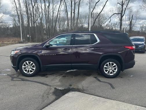 Black Currant Metallic 2019 Chevrolet Traverse LT Cloth