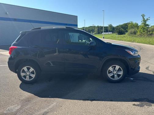 Midnight Blue Metallic 2022 Chevrolet Trax LT