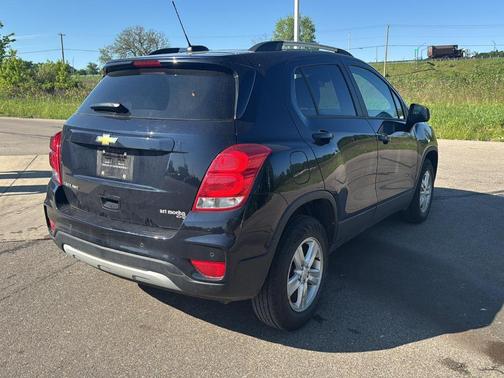 Midnight Blue Metallic 2022 Chevrolet Trax LT