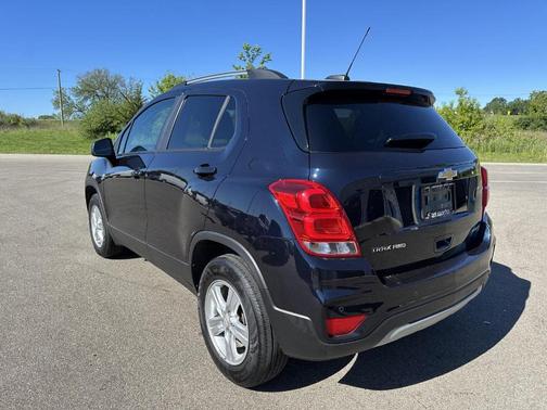 Midnight Blue Metallic 2022 Chevrolet Trax LT