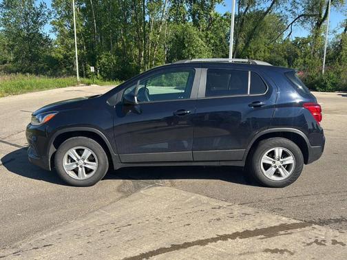 Midnight Blue Metallic 2022 Chevrolet Trax LT