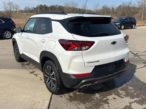 Iridescent Pearl Tricoat 2023 Chevrolet Trailblazer ACTIV
