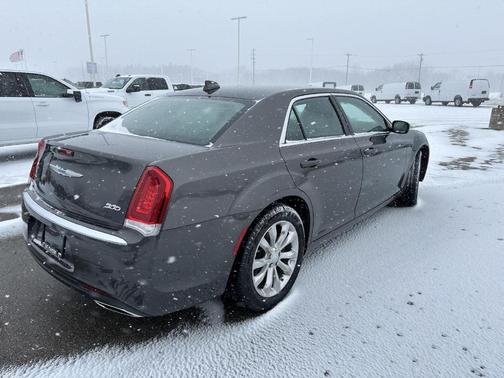 2022 Chrysler 300 Touring