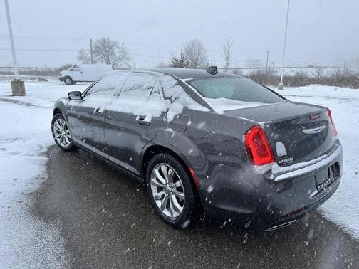 2022 Chrysler 300 Touring