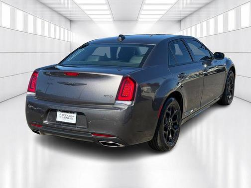 2022 Chrysler 300 Touring