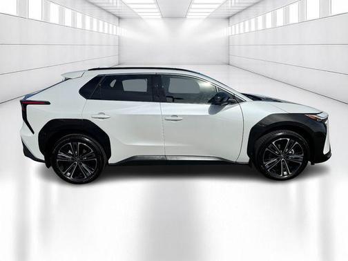 Wind Chill Pearl 2025 Toyota bZ4X Limited