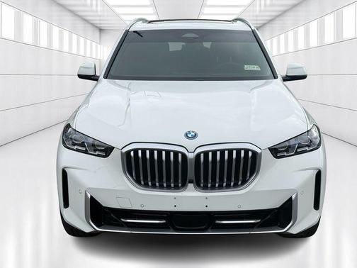 Alpine White 2024 BMW X5 PHEV xDrive50e