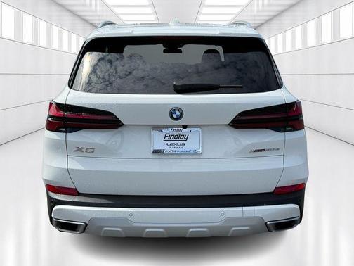 Alpine White 2024 BMW X5 PHEV xDrive50e