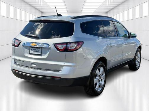 Silver Ice Metallic 2017 Chevrolet Traverse 1LT