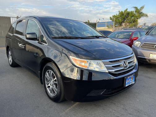 Photo 3 of 28 of 2011 Honda Odyssey EX-L