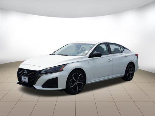 2023 Nissan Altima SR FWD