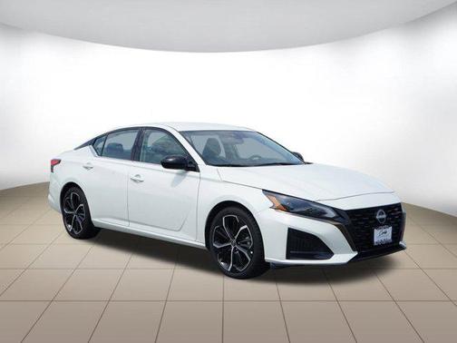 2023 Nissan Altima SR FWD