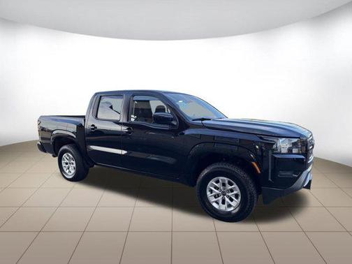 Super Black 2024 Nissan Frontier SV