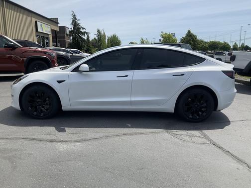Pearl White Multi-Coat 2022 Tesla Model 3 Long Range