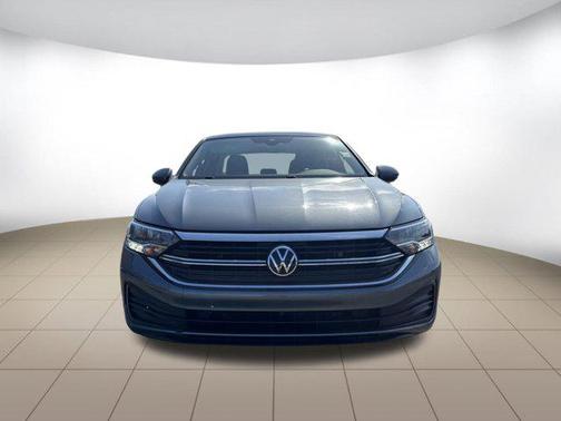 Platinum Gray Metallic 2024 Volkswagen Jetta 1.5T SE