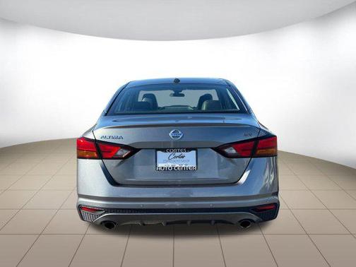 2022 Nissan Altima SR FWD