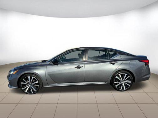 2022 Nissan Altima SR FWD