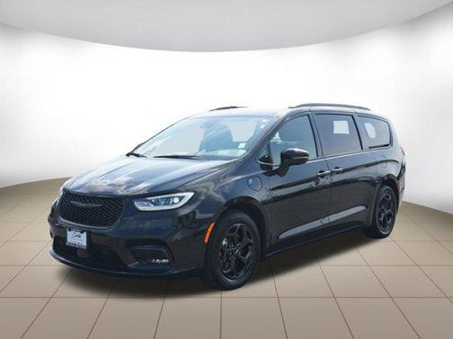 2024 Chrysler Pacifica Hybrid Premium S Appearance Pkg