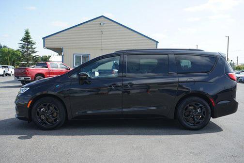 2024 Chrysler Pacifica Hybrid Premium S Appearance Pkg