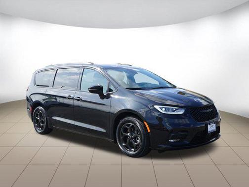 2024 Chrysler Pacifica Hybrid Premium S Appearance Pkg