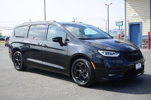 2024 Chrysler Pacifica Hybrid Premium S Appearance Pkg