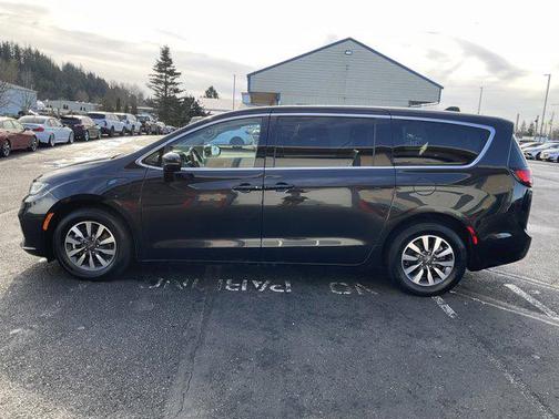 2022 Chrysler Pacifica Hybrid Touring L