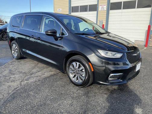 2022 Chrysler Pacifica Hybrid Touring L
